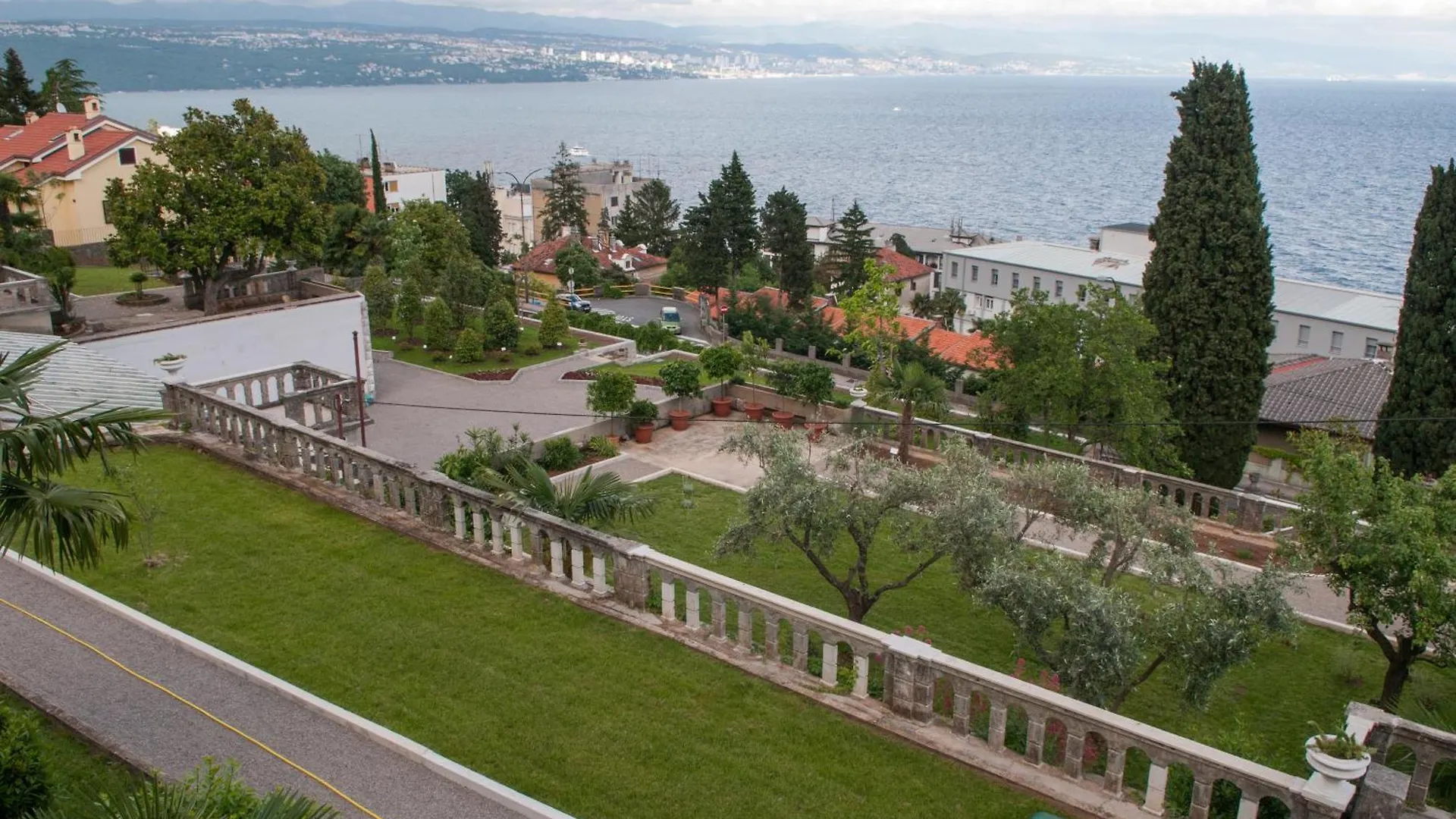 Azureo Apartment With Ocean View Opatija Croatia