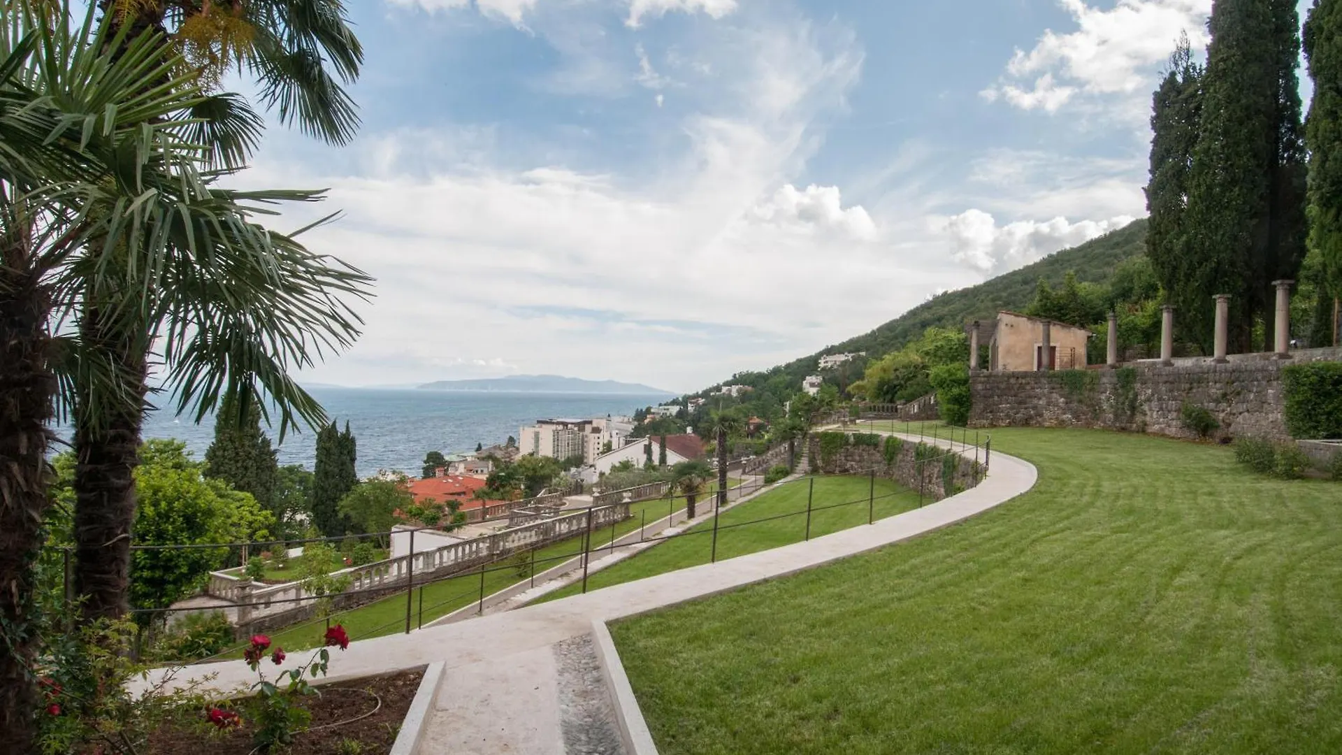 Azureo Apartment With Ocean View Opatija